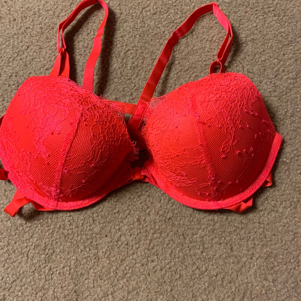 Victoria’s Secret bra 34c
